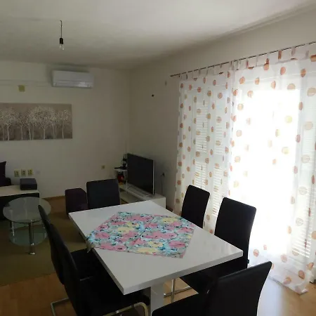 Apartment Mrso Podstrana